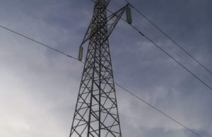 Mugnano, la verità sull’elettrodotto. Finalmente li interrano
